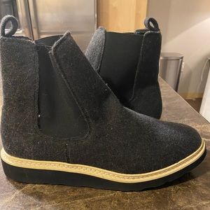 Women’s Dawn Chelsea Boots- Charcoal Gray